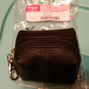 Thirty-one petite pouf